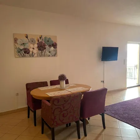 Проживание в семье Studio Trogir Helena Plano